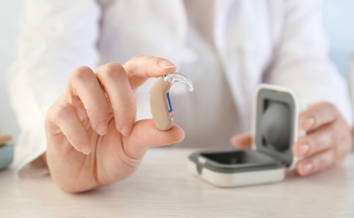 Слуховой аппарат и усилитель звука